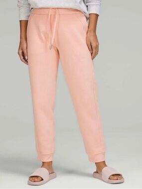Lululemon Scuba High-Rise Jogger Size 4 Peach Satin